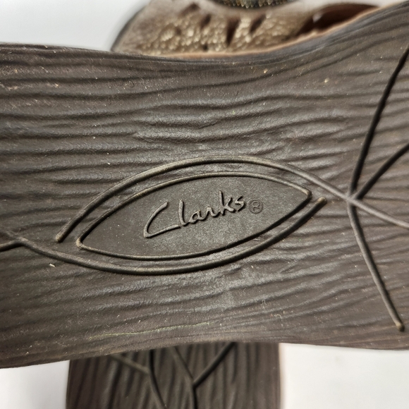 CLARKS Artisan Womens Sandal 10 Beige Leather Beaded Metallic Wedge Slip On Shoe - Picture 6 of 13